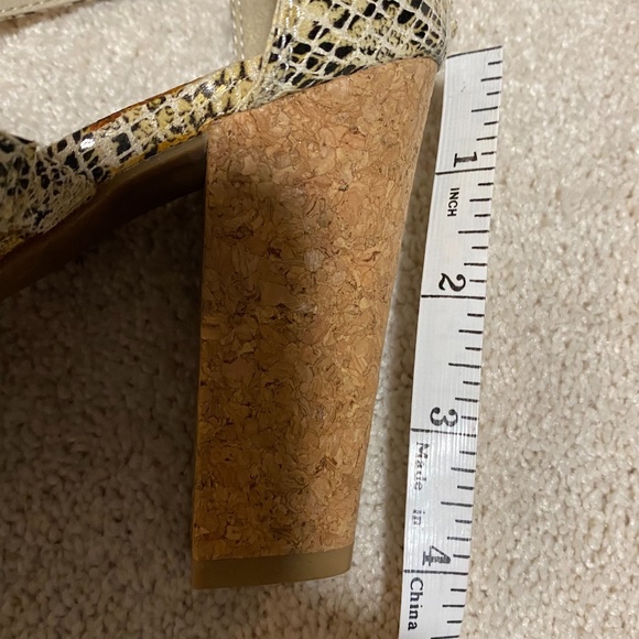 🌻🌻🌻SOLD🌻 COLE STRAPPY HEELS🌻🌻🌻 - Picture 8 of 8